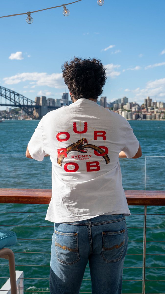 Uroboro tee